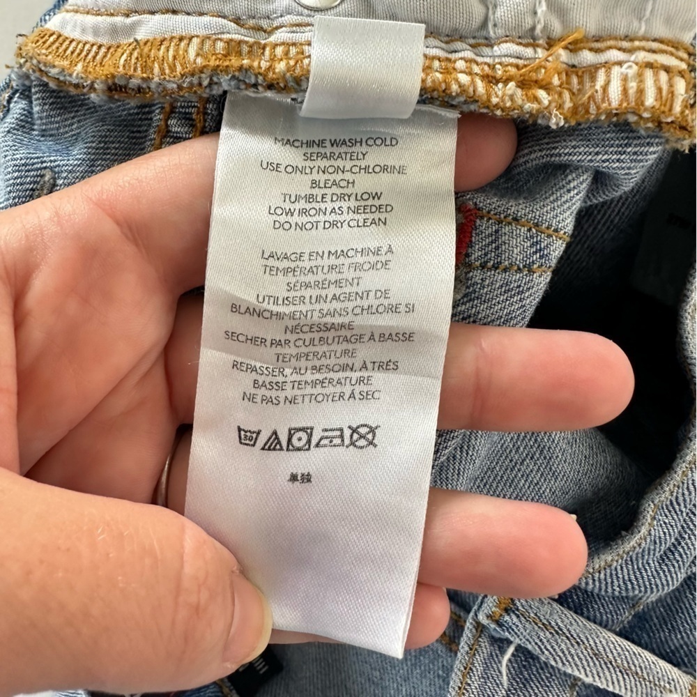BDG Urban Outfitters Womens Sz 27 High Rise Mom Jeans Distressed Light Wash - Picture 9 of 10